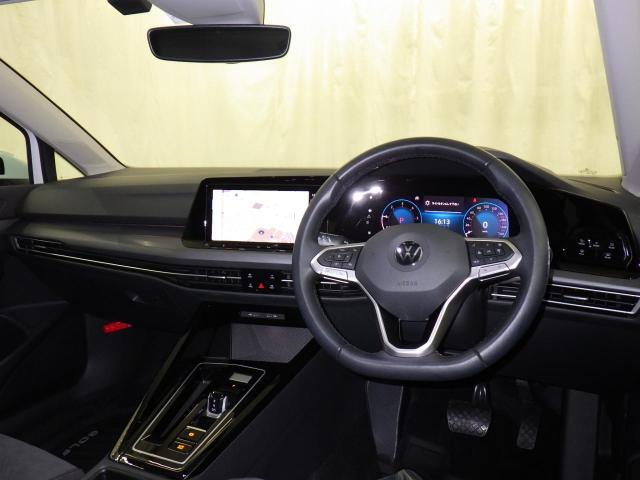 輸入車ならではの、細部まで作り込まれた、洗練されたデザインです。運転席からの視界は、店頭にてお客様ご自身の目でお確かめください.