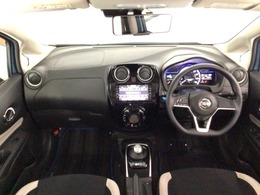 【前方視界】開放的な前方視界！運転がしやすく疲れにくいです♪窓が大きく、見通しがとっても良いおクルマですよ♪