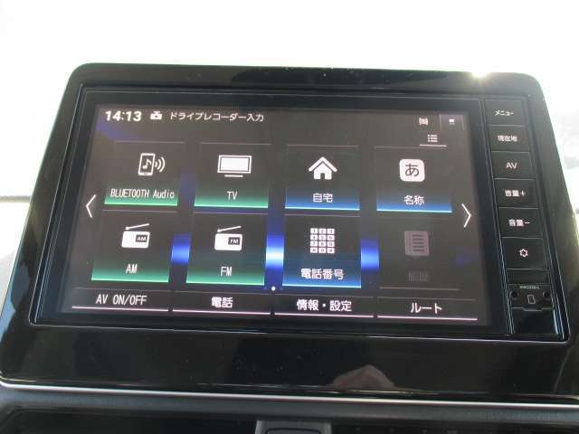 日産純正メモリーナビゲーションです♪目的地まで案内するナビゲーション機能の他にフルセグ画質で楽しめるTVやBluetooth Audioなど多彩な機能が満載で運転を快適にサポートしてくれます☆