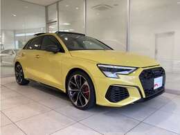 《Audi認定中古車》ならではのクオリティ、高度な訓練・教育を受けたAudi専門のメカニックがご納車前に100項目にも及ぶ精密な点検を行います。