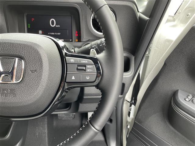 【ステアリング】軽い力で扱いやすいハンドルです。目立つ傷やスレなどなく綺麗な状態です！除菌プランいれていただくとさらに快適に！清潔なお車はお子様にも安心ですね！