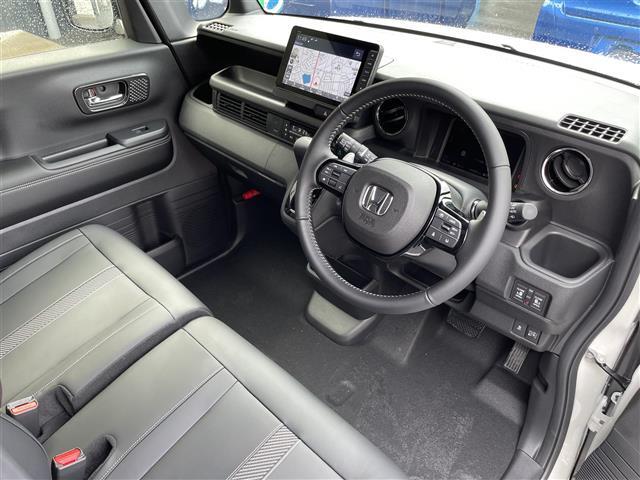 【インパネ全体】全方位で視界が広く、高い目線で運転もしやすいです！