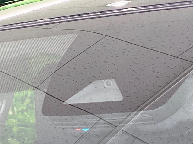 【トヨタセーフティセンス】走行中に前方の車両等を認識し、衝突しそうな時は警報とブレーキで衝突回避と被害軽減をアシスト。より安全にドライブをお楽しみいただけます。