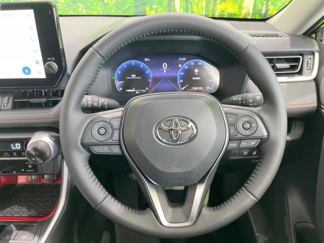【純正革巻きステアリング】上質な革を使用することで、手にしっかり馴染みとても運転しやすいハンドルです♪