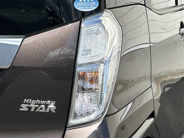 【ヘッドライト】悪天候や夜間走行時も良好な視界を確保し安心して運転できる高輝度LEDヘッドライトを装備！点灯速度が早く、消費電力も抑えられています。