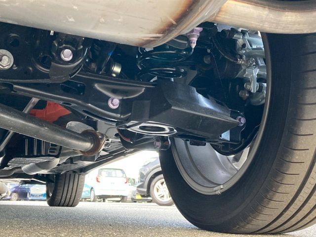お車を安心してお乗りいただく為には、足回りの定期点検が欠かせません。サービスサポート（有償保証）では無料点検もご提供しており、安心のカーライフをお過ごしいただけるサポート体制が整っています。
