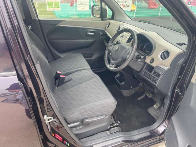 「ケイカフェでは、コロナウイルス対策として納車時に除菌施工を行っています！手が多く触れる内装を除菌することでおクルマの引渡しも安心です♪詳しくはケイカフェまでお問い合わせください！」