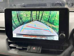 【バックカメラ】駐車時に後方がリアルタイム映像で確認できます。大型商業施設や立体駐車場での駐車時や、夜間のバック時に大活躍！運転スキルに関わらず、今や必須となった装備のひとつです！