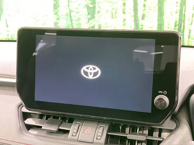 【メーカー純正ナビ】インテリアに溶け込むスタイリッシュな「専用設計」メーカーナビを装備♪視認性や操作性など基本性能にも優れ、より上質なカーライフをお楽しみいただけます。