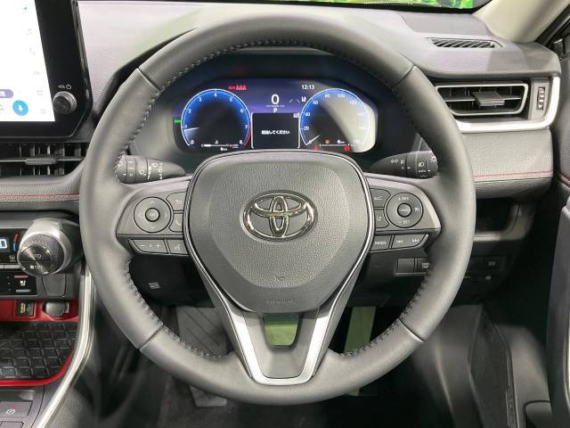 【純正革巻きステアリング】上質な革を使用することで、手にしっかり馴染みとても運転しやすいハンドルです♪