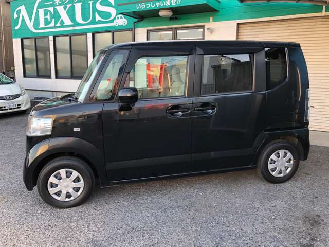 禁煙車　新品タイヤ　社外地デジナビ　プッシュスタート　スマートキー　ECON　横滑り防止装置　ヘッドライトレベライザー