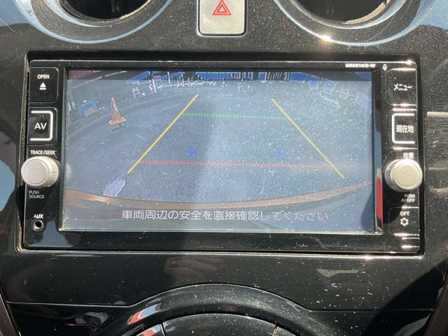 駐車時に便利なバックモニター付きです。これで馴れない場所での駐車も安心ですね。