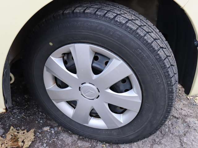 スタッドレスタイヤ装着済みです！