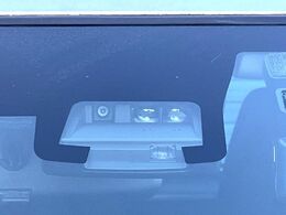 【トヨタセーフティセンス】走行中に前方の車両等を認識し、衝突しそうな時は警報とブレーキで衝突回避と被害軽減をアシスト。より安全にドライブをお楽しみいただけます。