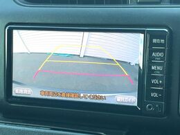 【バックカメラ】駐車時に後方がリアルタイム映像で確認できます。大型商業施設や立体駐車場での駐車時や、夜間のバック時に大活躍！運転スキルに関わらず、今や必須となった装備のひとつです！