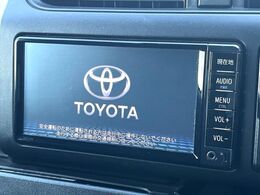 【純正ナビ】人気の純正ナビを装備しております。ナビの使いやすさはもちろん、オーディオ機能も充実！キャンプや旅行はもちろん、通勤や買い物など普段のドライブも楽しくなるはず♪