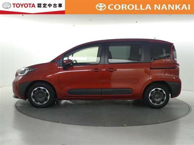 両側パワースライドドア付きだから、狭い駐車スペースなどでの 乗り降りラクラク！小さなお子さまのいるご家庭には嬉しい装備。