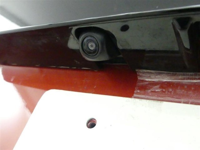 バックカメラが付いているので後方確認が非常にしやすいです。今や運転初心者も熟練者も必須装備！ついていて損はないですね♪