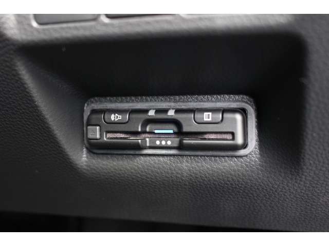 もちろんETC付きでビルトインタイプを装備！見た目もスマート♪高速道路の料金所も楽々通過♪