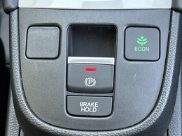 パーキングブレーキを自動で作動・解除ができる電子制御パーキングブレーキ搭載です☆