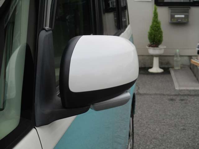 デザイン性だけでなく、ドライバーの巻き込み防止など安全運転をサポート致します！周囲からの視認性にも優れていて安心です！