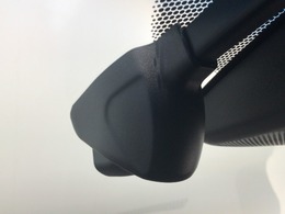 もしもの衝突の時、あなたの走行状態をしっかりと記録するドライブレコーダーも付いているので、万が一の時にも安心です。