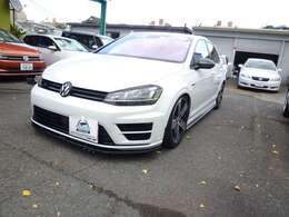 お客様が所有して、乗って、そして喜んで頂ける良いクルマにこだわって創業30年。当社の仕入れルートで入庫したクルマから、楽しく、良いクルマを厳選して全車総額表示で、お求めやすくご提供しています。