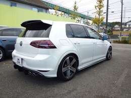 お客様が所有して、乗って、そして喜んで頂ける良いクルマにこだわって創業30年。当社の仕入れルートで入庫したクルマから、楽しく、良いクルマを厳選して全車総額表示で、お求めやすくご提供しています。