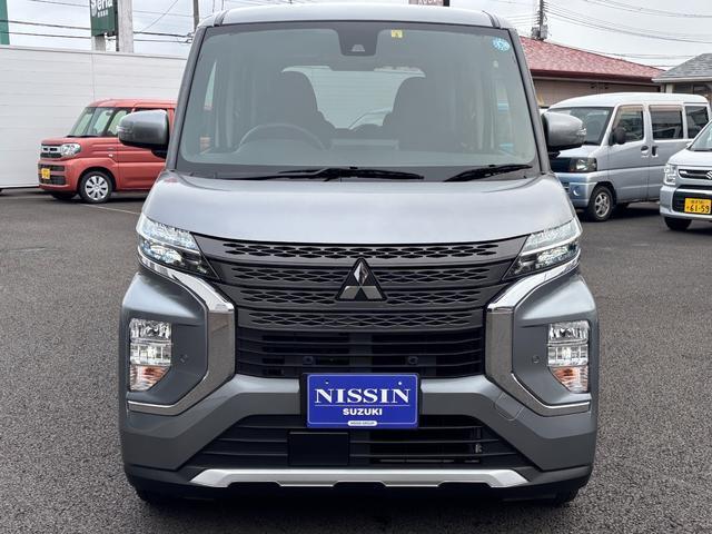 前方はこのような感じとなっております！ヘッドライトの形やグリル等顔つきを確認できます！！