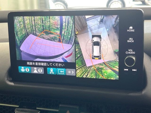 【マルチビューカメラシステム】専用のカメラにより、上から見下ろしたような視点で360度クルマの周囲を確認することができます☆死角部分も確認しやすく、狭い場所での切り返しや駐車もスムーズに行えます。