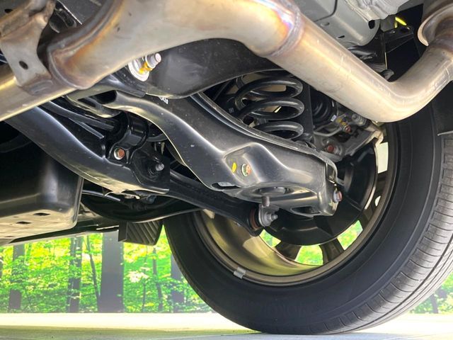 お車を安心してお乗りいただく為には、足回りの定期点検が欠かせません。サービスサポート（有償保証）では無料点検もご提供しており、安心のカーライフをお過ごしいただけるサポート体制が整っています。