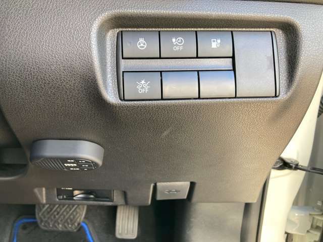 運転席右側に各種スイッチがあります！