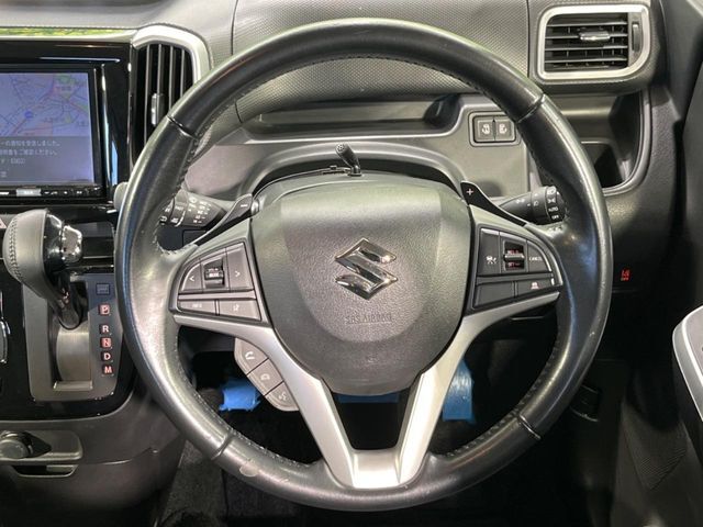 【ステアリングスイッチ】運転中、前方から目線をそらすことなく、オーディオ等の操作が可能な便利機能！安心＆快適なドライブを演出してくれます♪