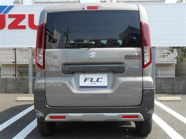 メーカーオプションのスズキコネクト対応の全方位モニター付きメモリーナビが装備されております。スズキコネクトに登録いただくと緊急通報機能、オペレーターサービス、スマホでリモート操作や状態確認ができます。