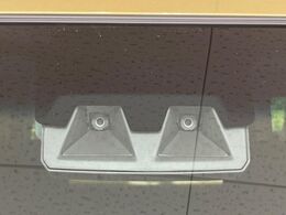 【スマートアシスト】走行中に前方の車両等を認識し、衝突しそうな時は警報とブレーキで衝突回避と被害軽減をアシスト。より安全にドライブをお楽しみいただけます。