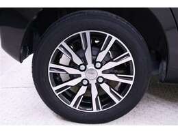 純正アルミは精度が高く、走行安定性・デザイン性ともに優れています。タイヤサイズは155/65R14です。