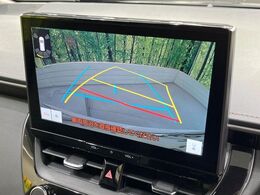 【バックカメラ】駐車時に後方がリアルタイム映像で確認できます。大型商業施設や立体駐車場での駐車時や、夜間のバック時に大活躍！運転スキルに関わらず、今や必須となった装備のひとつです！