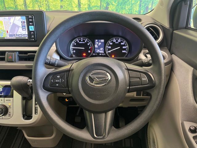 ステアリングも使用感が少なく、きれいな状態となっております♪