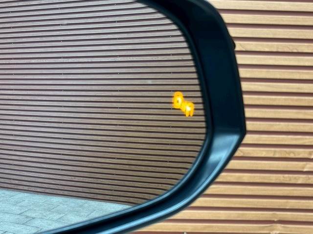 ブラインドスポットモニター装備。車線変更をしようとした時に車両があれば警報を鳴らしてくれます。