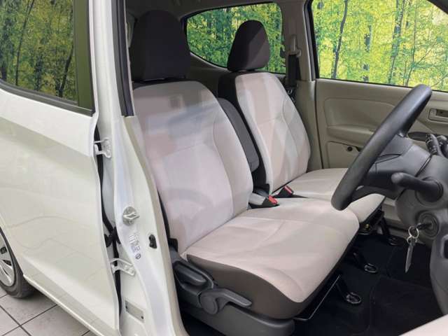 運転席シート廻りは使用感も少なく、良好な状態となっています。丁寧に使われていたことがよくわかりますね。