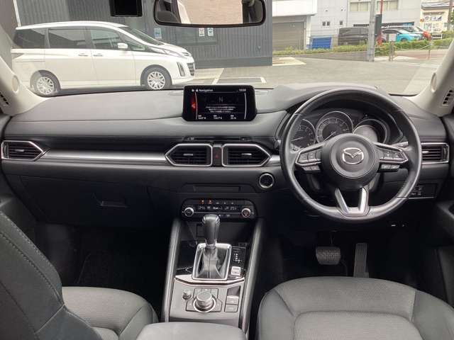 人間工学に基づいて設計されてますので、長時間・長距離を走行しても運転しやすく疲れにくい構造になっています♪