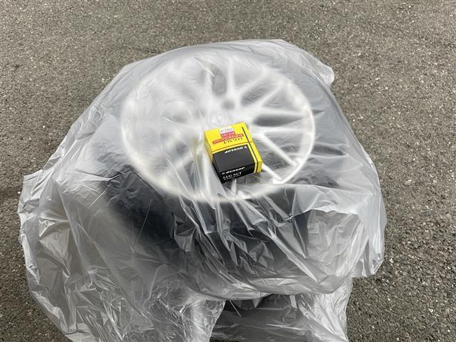 【純正アルミホイール】ブレーキダストが気になる方は、アルミホイールコーティングがおすすめです。無機質ガラスを使用した当社オリジナルコーティングです。ぜひお試し下さい。