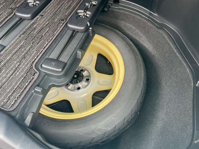 当店は新車、高年式特選中古車常時在庫50台以上！！アルファード、ヴェルファイア、VOXYなど国産オールメーカーお取り扱いございますので、在庫の有無の確認や気になる点があればお気軽にお問合せ下さい！！