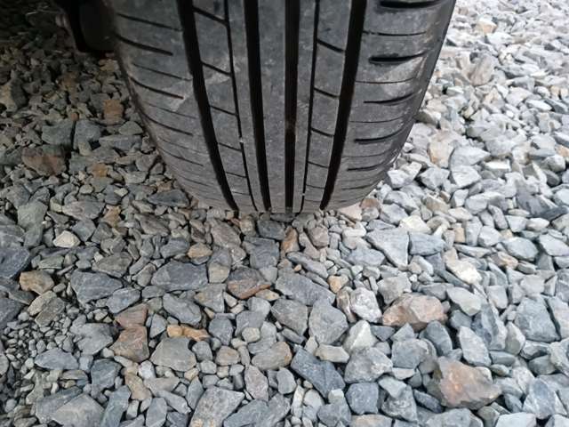 タイヤの溝は4本ともに6分山ほど残っております！