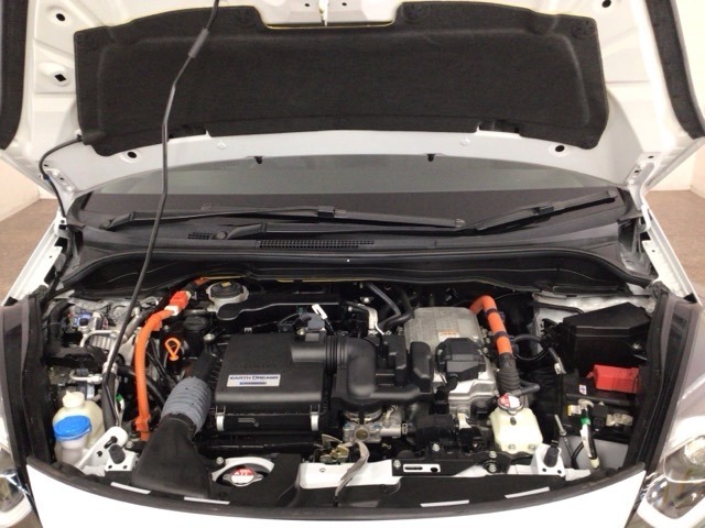 【ピカピカクリーニング】ボディ廻りはもちろん室内・シート・エンジンルーム・トランクルームなど隅々まで専門スタッフが徹底的にクリーニングし磨き上げました☆綺麗なお車で快適なドライブをお楽しみ下さい