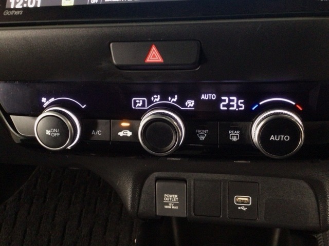 【オートエアコン】汗ばむ夏・ジメジメする梅雨時・冷え冷えする冬も快適☆♪　簡単操作で、春夏秋冬　一年中快適です♪お好みの温度をセットするだけで、エアコンの風量などを自動でコントロールします♪☆