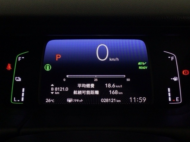 メータは先進的なデジタルメーターを採用！ゆっくりと数字が動くのでとても見やすく表示されます！平均燃費なども表示、エコな運転の手助けをしてくれます！