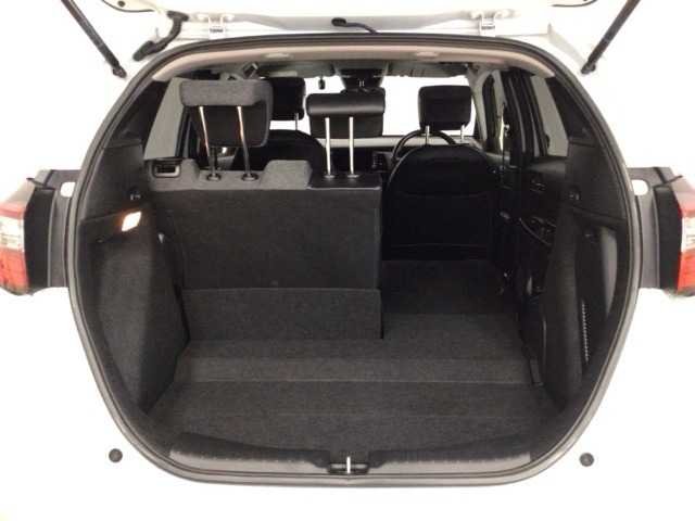 様々なパターンにアレンジができるラゲッジスペース♪お荷物の大きさや量・状況に合わせてアレンジできますので、とっても使い勝手良好ですよ♪タップリ積んで、楽しいお出かけを♪