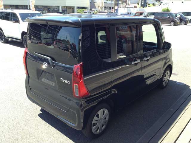 突然のパンクでお困りになった事はございませんか?今のお車はスペアタイヤがほとんど付いておりません。ケイカフェは万が一の事態に備えてオリジナルパンク保証もご用意しております。お気軽にご相談下さい！