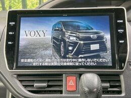 【大画面ナビ】人気の大型10インチナビを装備。存在感のある大画面はインパクト大！ナビ利用時のマップ表示は見やすく、テレビやDVDは臨場感がアップ！いつものドライブがグッと楽しくなります♪